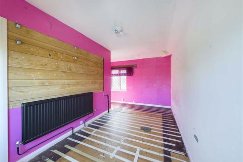 4 Dorney Road, Gloucester, GL1 5QL