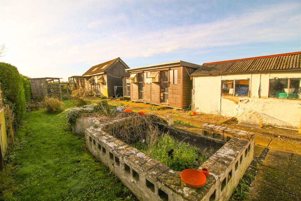 Mill Lane, Hogsthorpe 2 bed detached bungalow £144,950