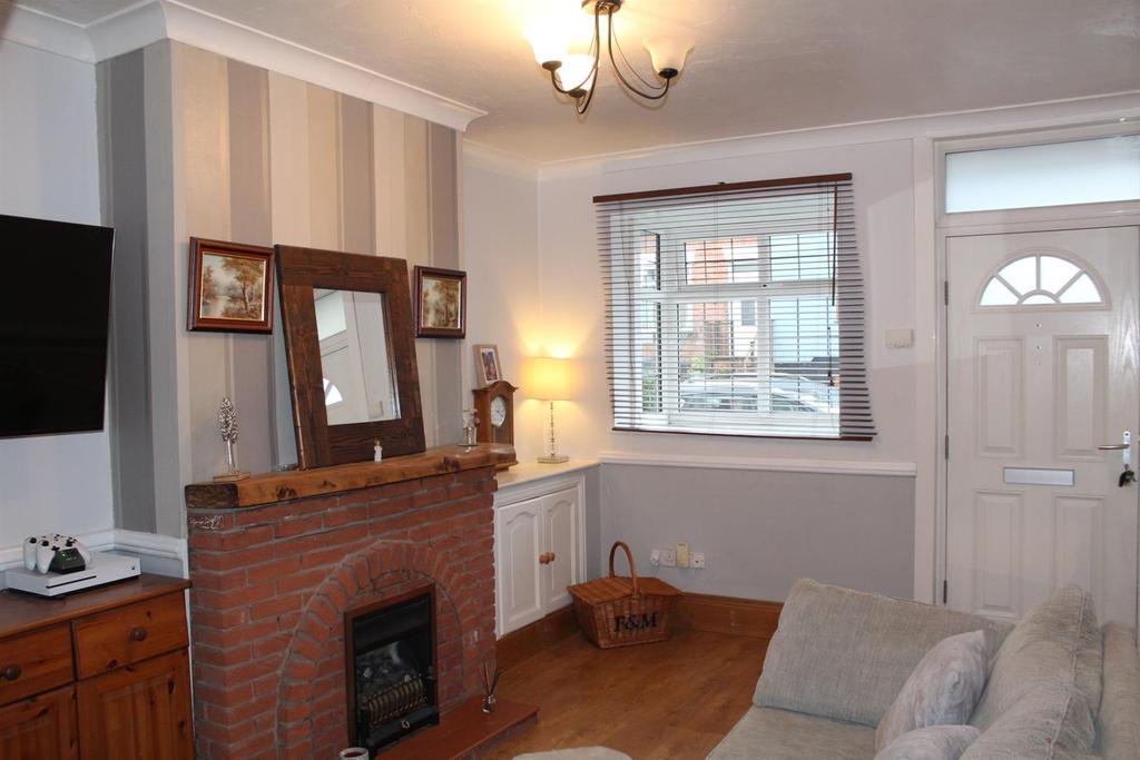Chestnut Road, Glenfield, Leicester 2 bed terraced house £180,000
