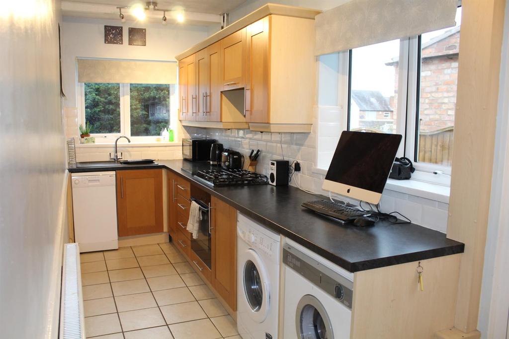 Chestnut Road, Glenfield, Leicester 2 bed terraced house £180,000