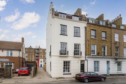 Flat 3, 24 Avenue Road, Herne Bay, CT6 8TB