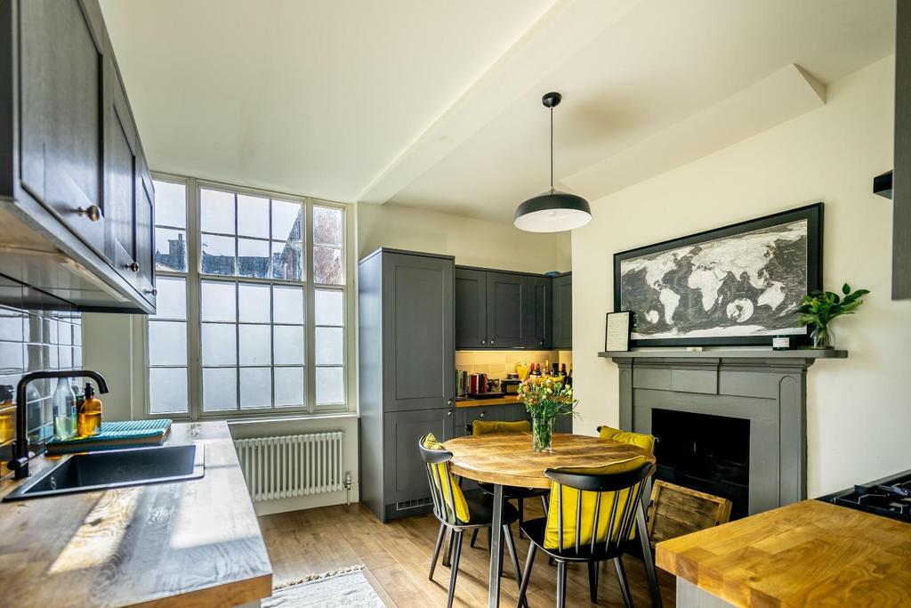 Castlegate, York 3 bed townhouse £625,000
