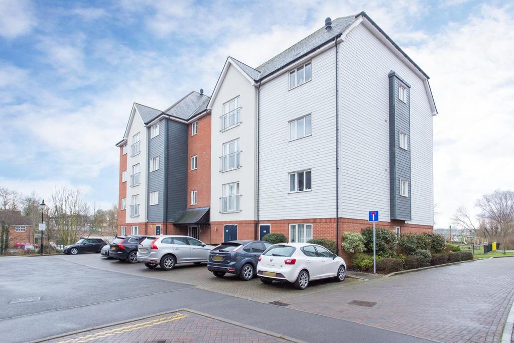 Westwood Drive, Canterbury 2 bed flat £275,000