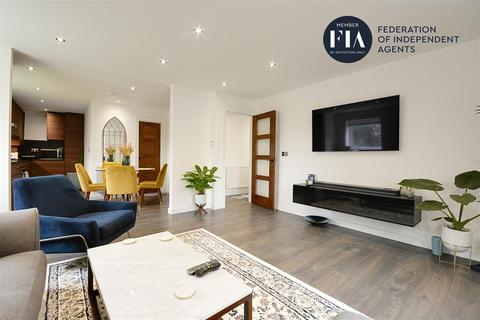 34 Aplin Way, Isleworth, TW7 4RJ