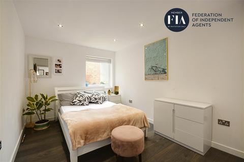 34 Aplin Way, Isleworth, TW7 4RJ