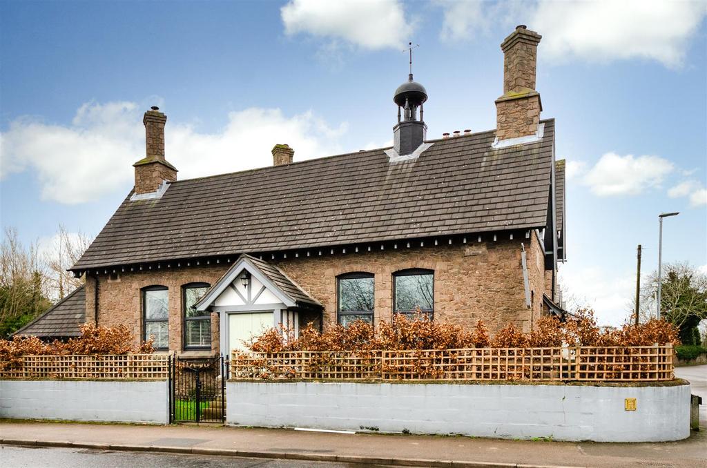 Hinckley Road, Stoney Stanton 3 bed character property £450,000