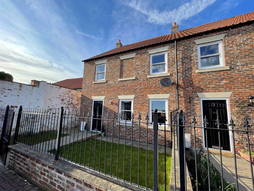 Brandsby Court, Gate Helmsley 3 bed end of terrace house £995 pcm (£230 pw)