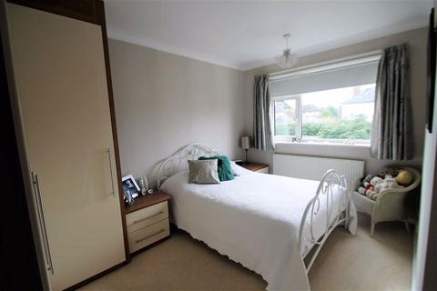 11 Ediva Road, Meopham, Gravesend, DA13 0NA