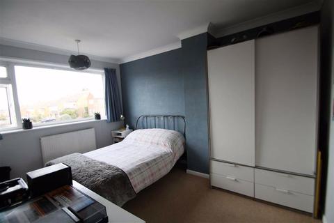 11 Ediva Road, Meopham, Gravesend, DA13 0NA