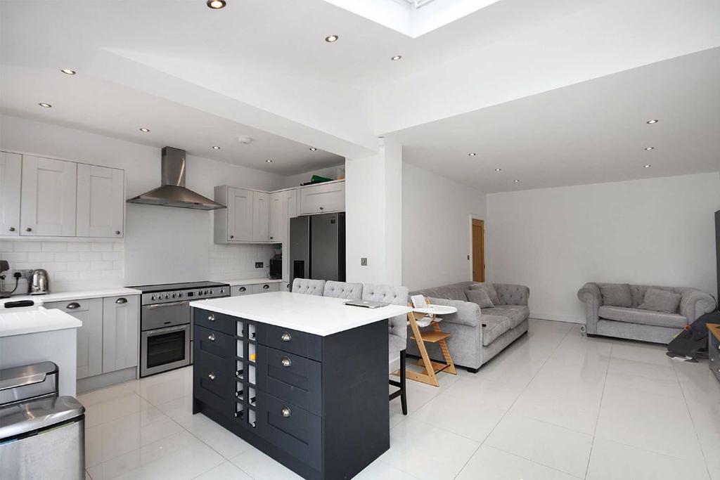 Acresfield Road, Timperley, Cheshire 3 bed semidetached house £475,000