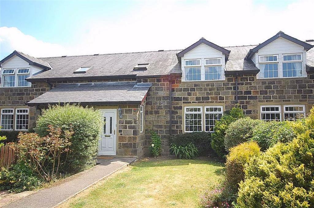 Clough Lane, Mixenden, Halifax, HX2 3 bed terraced house for sale £