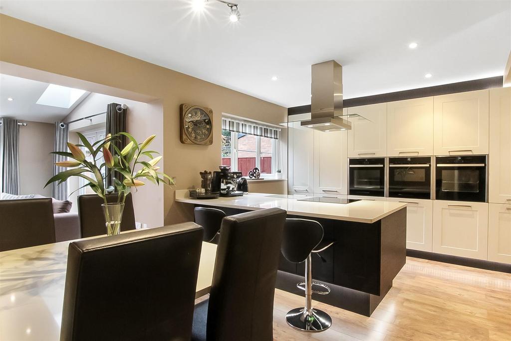 The Beeches, Middleton St. 5 bed detached house £365,000