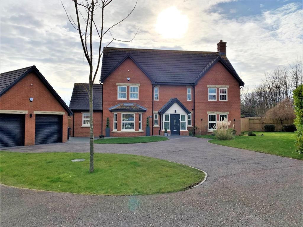 Kingfisher Close, Cuthbert... 4 bed detached house £485,000