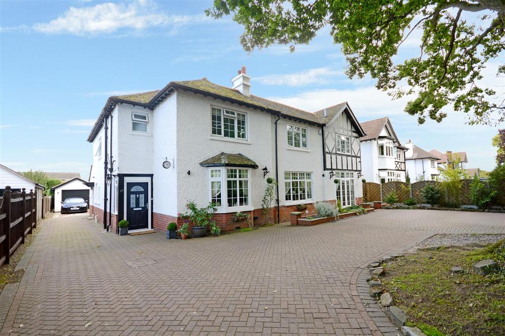Three Elms Road, Hereford 5/6 Bedrooms 6 bed detached house £580,000