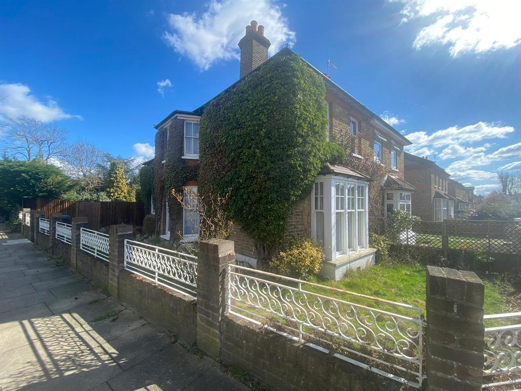 Second Avenue, Enfield 3 bed semidetached house £457,500
