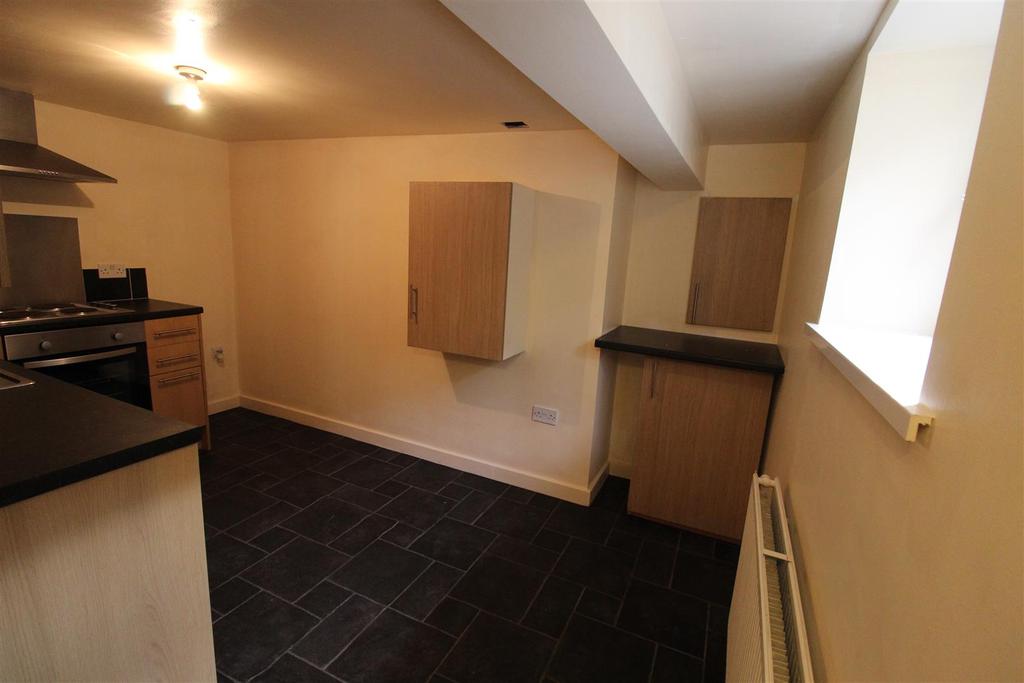 Chapel Terrace, Crosland Moor 1 bed terraced house £400 pcm (£92 pw)