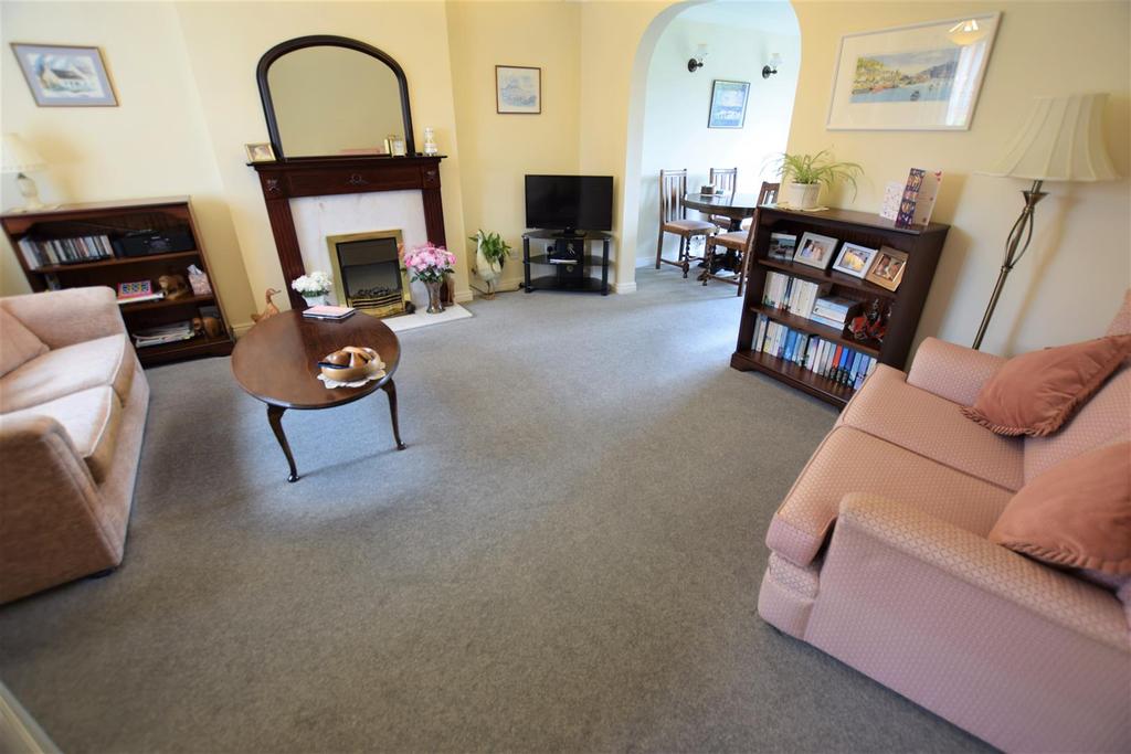 Heron Gardens, Portishead 3 bed detached house £389,950