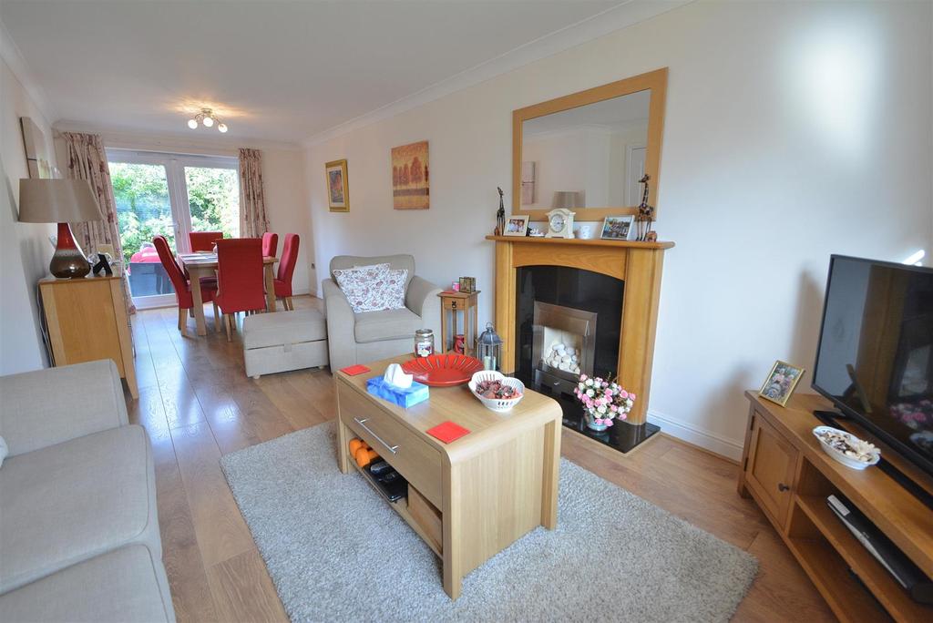 Lounge/Dining Room