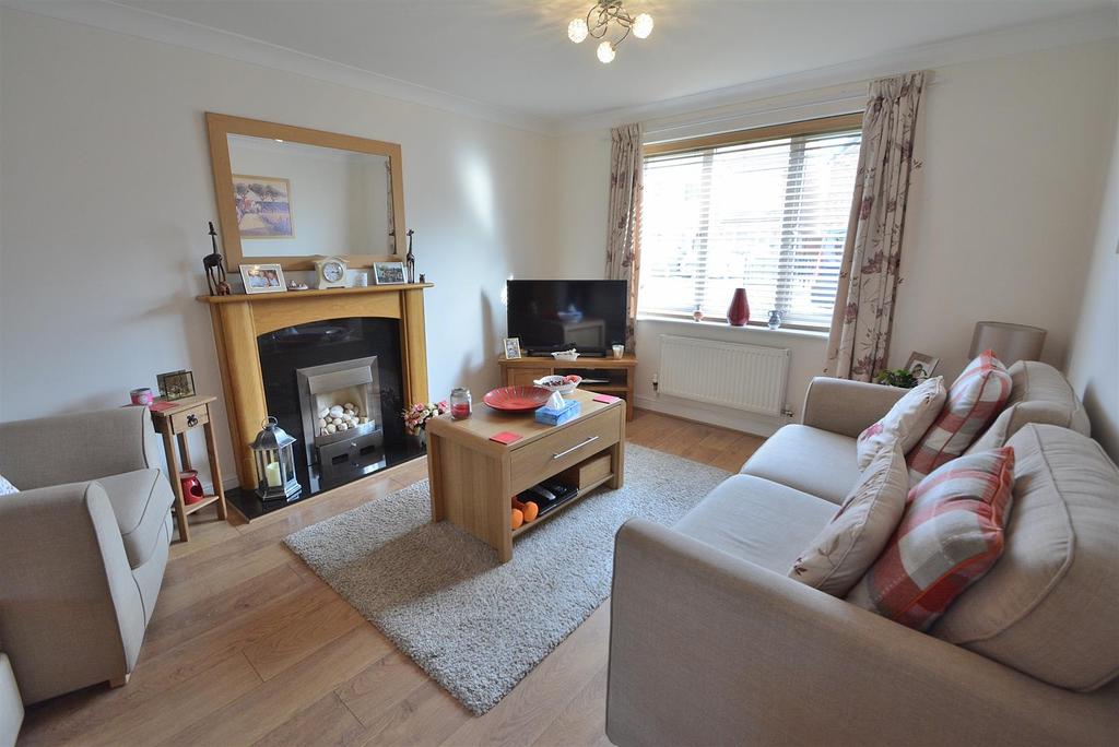 Lounge/Dining Room