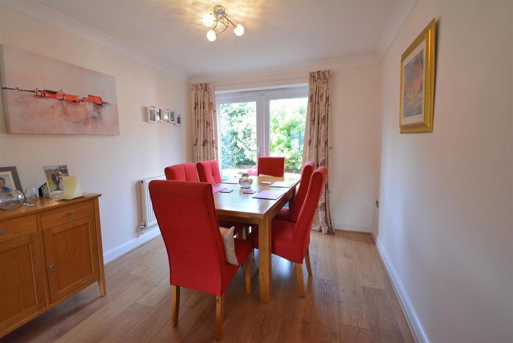 Lounge/Dining Room