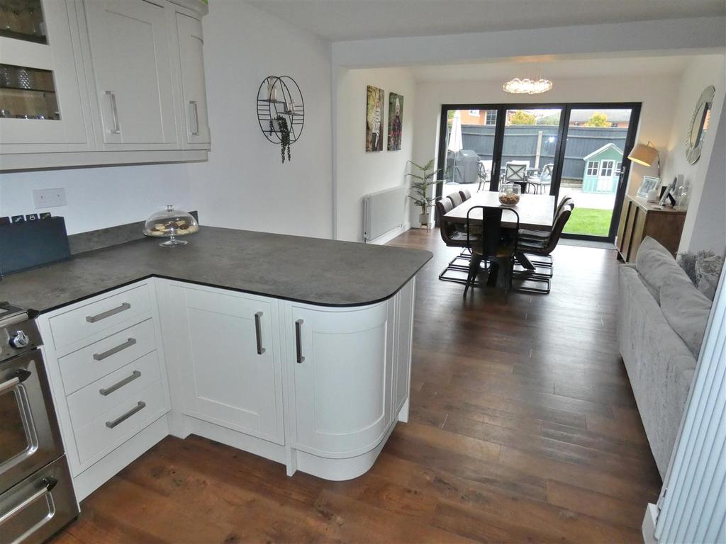 Rutland Avenue, Toton 3 bed detached house £345,000