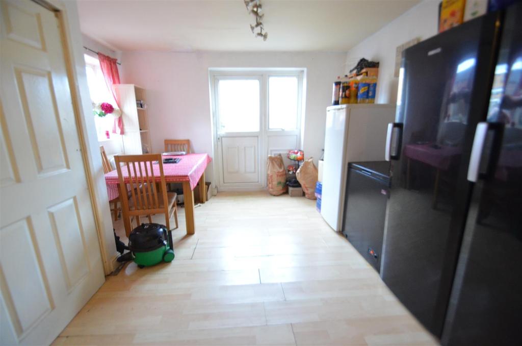 Lynden Avenue, Long Eaton 3 bed semidetached house £155,000