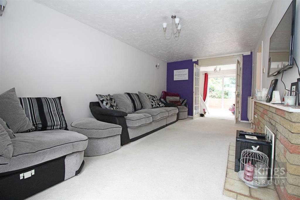 Westfield, Harlow 3 bed house £1,250 pcm (£288 pw)