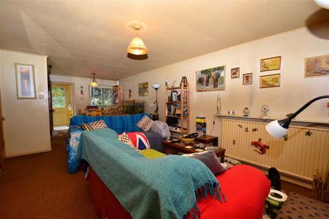 8 Framlingham Drive, Caversham, Reading, RG4 6RE