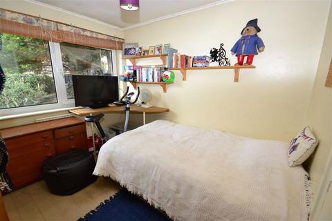 8 Framlingham Drive, Caversham, Reading, RG4 6RE