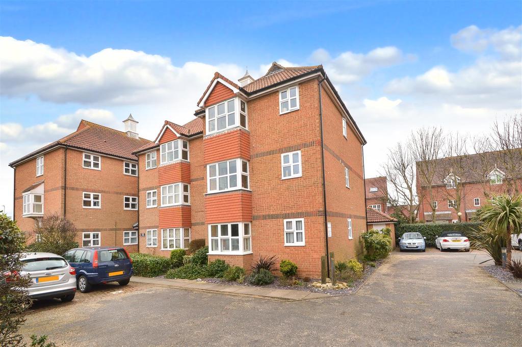 Hudson Close, Eastbourne 2 bed flat £185,500