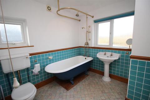 13 Sandy Lane, Bramcote, Nottingham, NG9 3GT