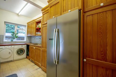 5 Barratt Lane, Attenborough, Nottingham, NG9 6AD