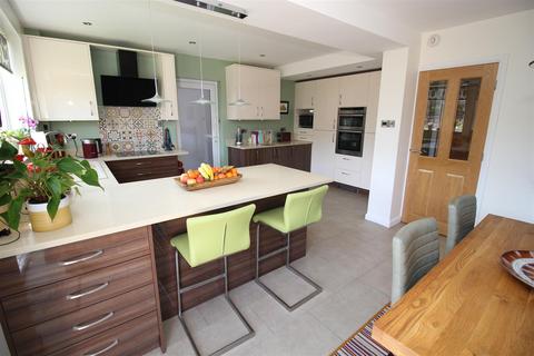 6 Abingdon Gardens, Beeston, Nottingham, NG9 5BJ