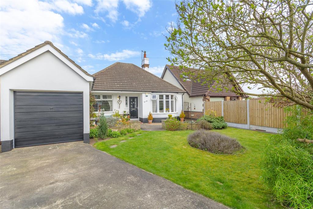 Cator Lane North, Chilwell 3 bed detached bungalow £349,950