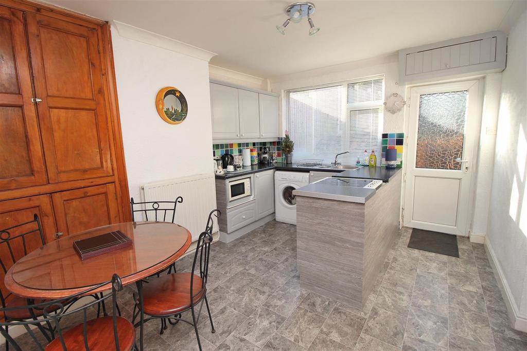 School Lane, Chilwell 2 bed semidetached house £165,000