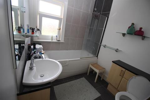 40 Abbey Road, Beeston, Nottingham, NG9 2QF