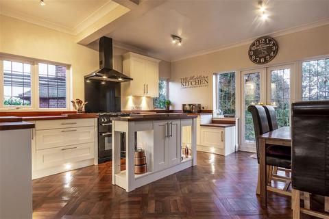 8 Middleton Crescent, Beeston, Nottingham, NG9 2TH