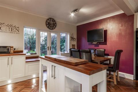 8 Middleton Crescent, Beeston, Nottingham, NG9 2TH