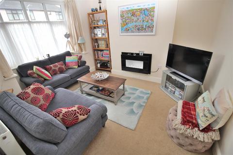 59 Abbey Road, Beeston, Nottingham, NG9 2QH