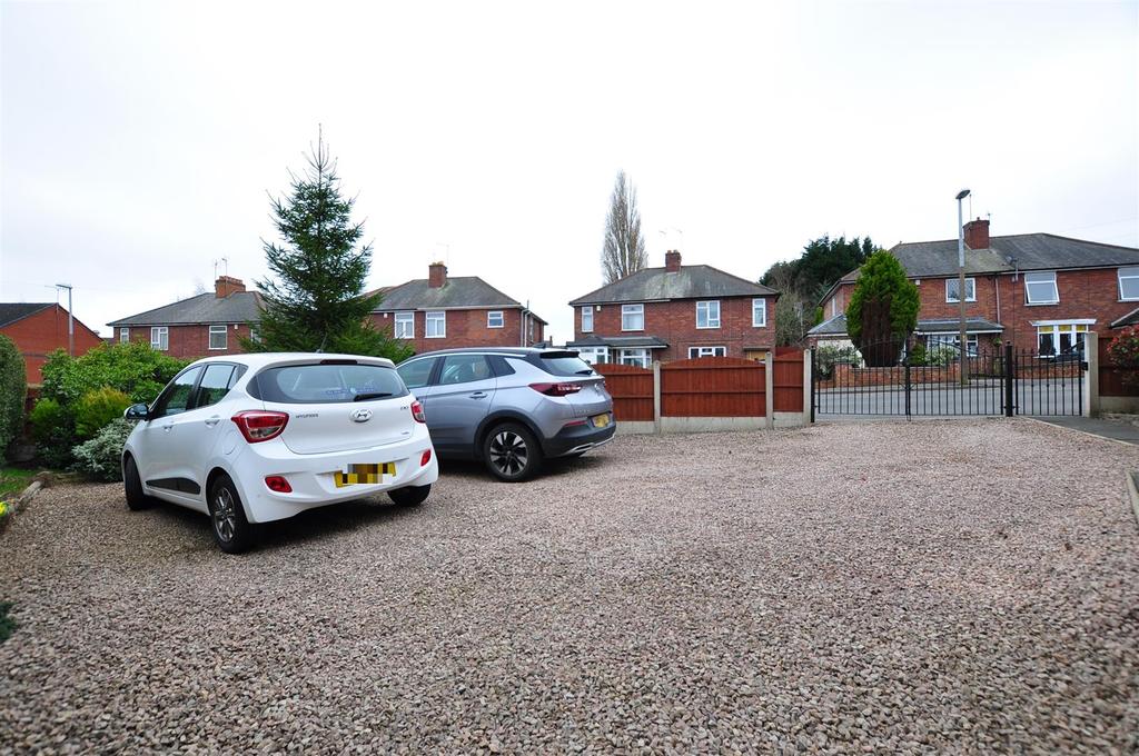 Red Leasowes Road, Halesowen 3 bed semidetached house £230,000