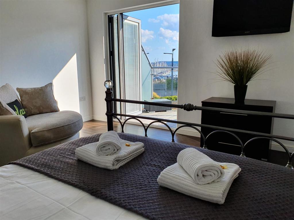 Norton Way, Poole 3 bed townhouse £365,000