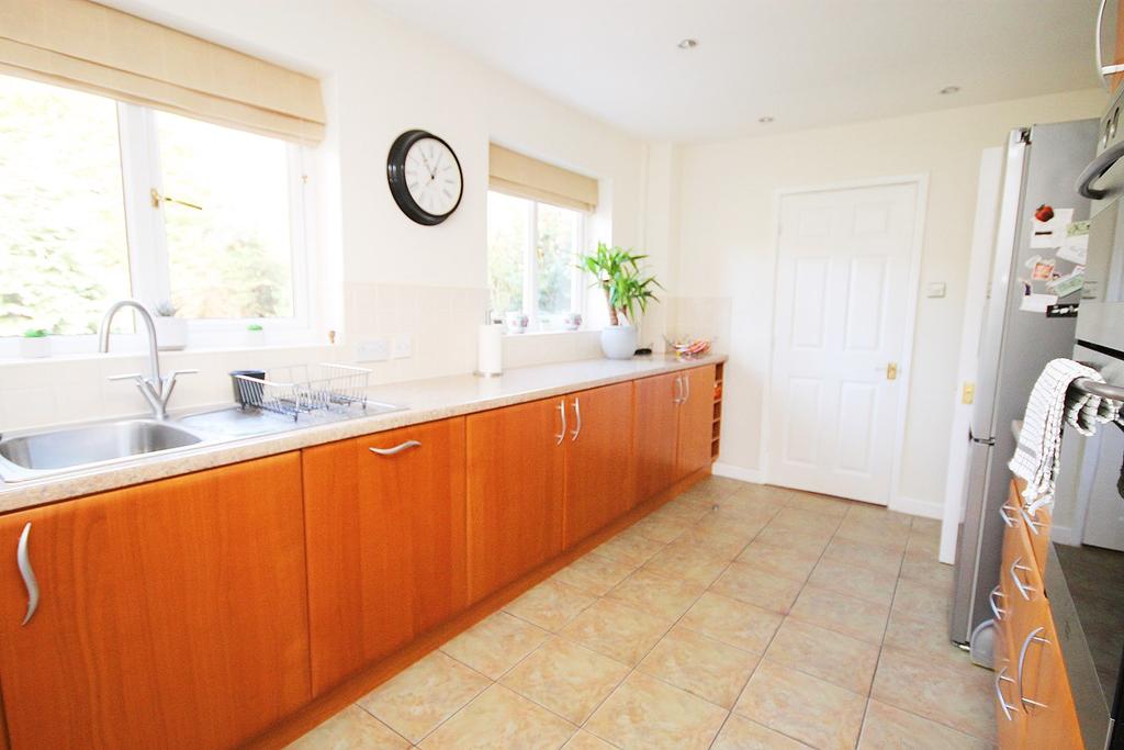 Penmark Close, Callands, Warrington, WA5 4 bed detached house £345,000