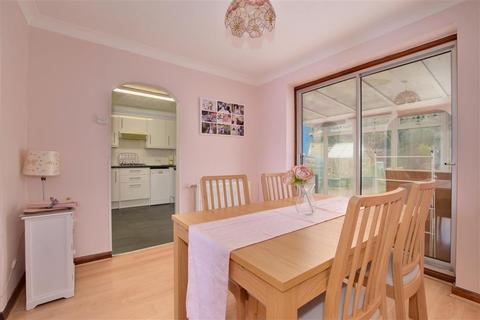 39 Treyford Close, Crawley, RH11 0JW