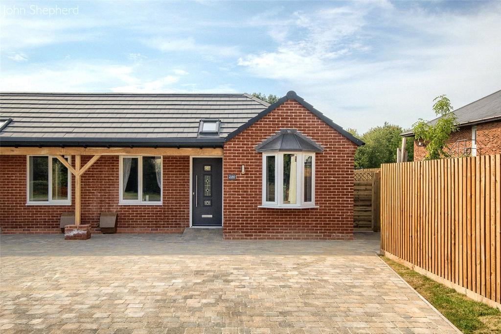 Stratford Road, Hockley Heath, Solihull, B94 2 bed bungalow for sale