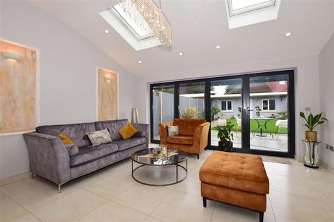 23 Fellowes Road, Carshalton, SM5 2SX