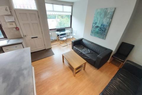 3 bedroom terraced house to rent, Talbot Mount, Burley, Leeds, LS4 2PF
