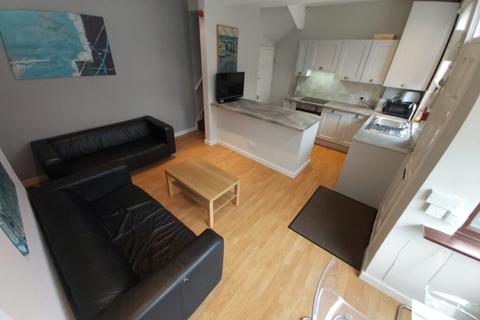 3 bedroom terraced house to rent, Talbot Mount, Burley, Leeds, LS4 2PF