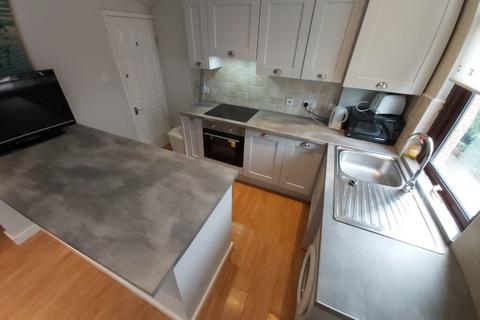 3 bedroom terraced house to rent, Talbot Mount, Burley, Leeds, LS4 2PF