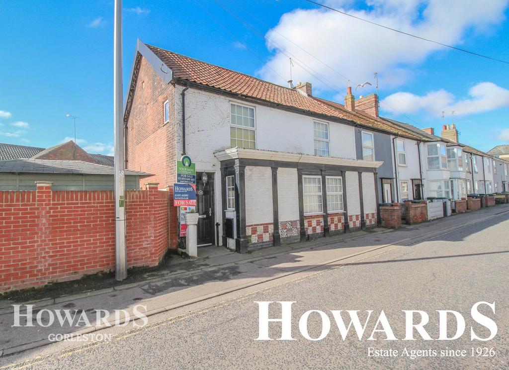 Pier Walk, Gorleston 4 bed end of terrace house £200,000