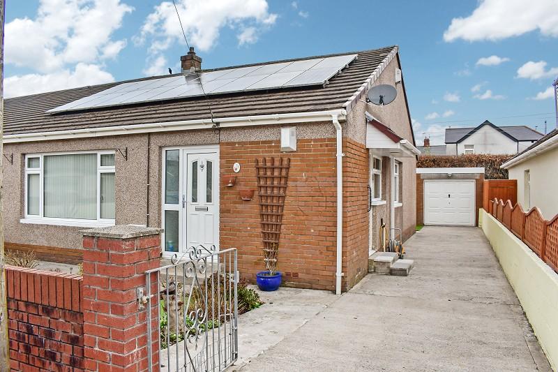 Heol Adare, Tondu, Bridgend. CF32 9EP 3 bed semidetached bungalow for